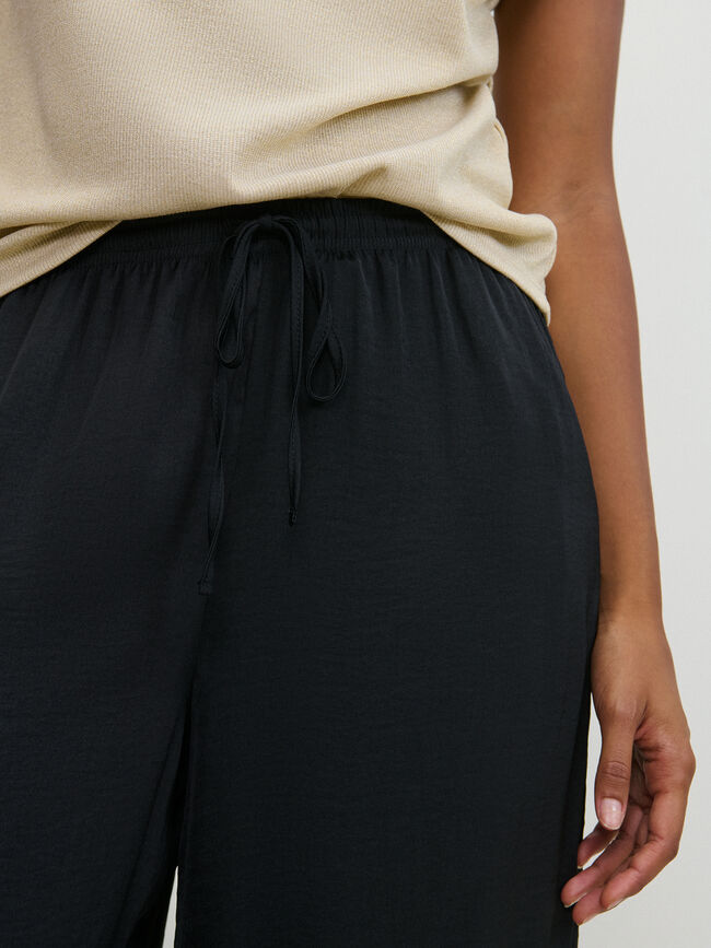 PANTAL&Oacute;N SATINADO BOMBACHO Negro