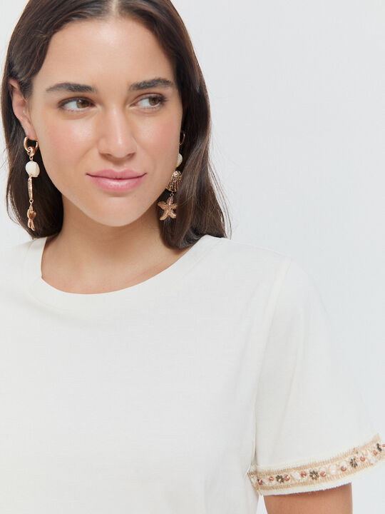 CAMISETA DETALLE PIEDRAS Crudo image number null