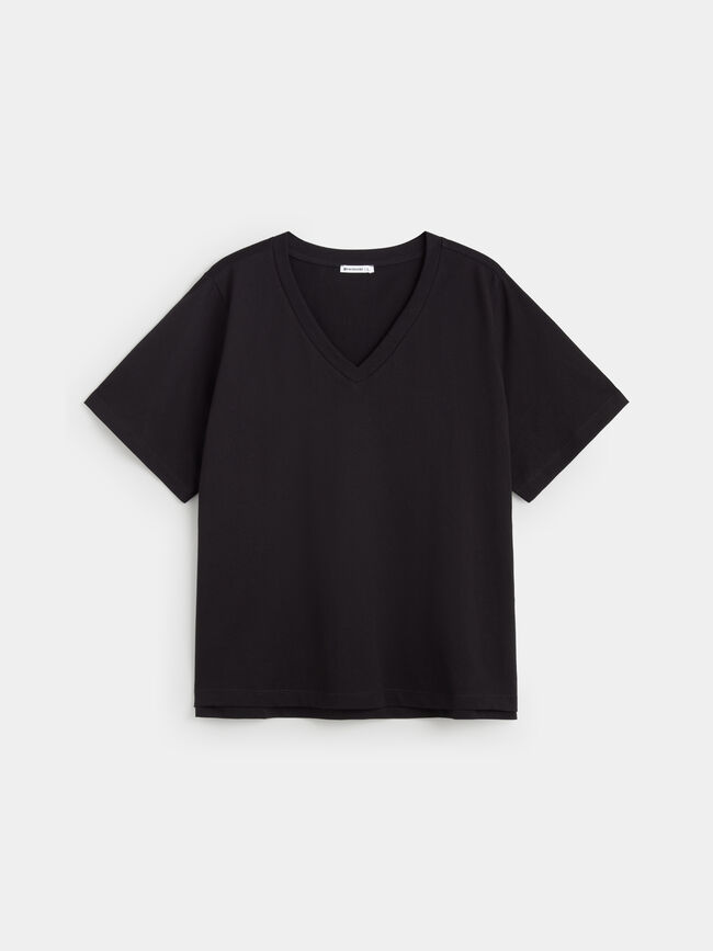 CAMISETA CUELLO PICO Negro
