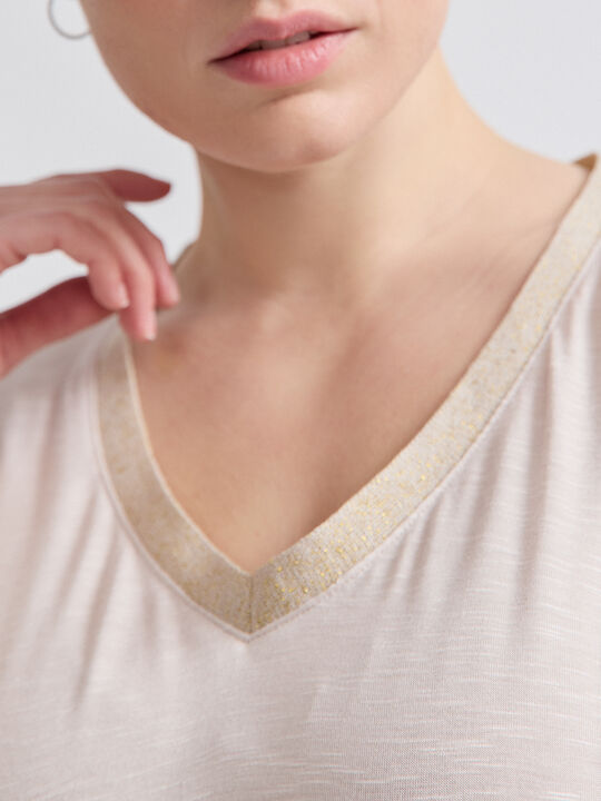 CAMISETA CUELLO BRILLO Crudo image number null