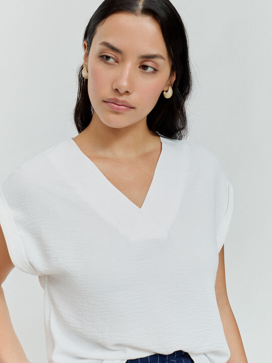 BLUSA ESCOTE PICO Blanco Optico image number null