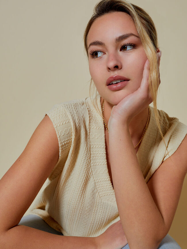 chaleco cuello pico Beige