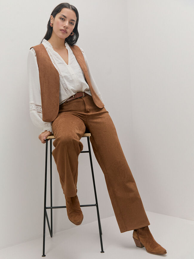 PANTALÓN RECTO Almendra