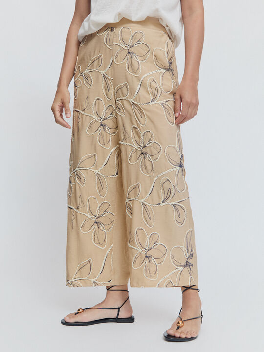 PANTALON RECTO BORDADO Arena image number null
