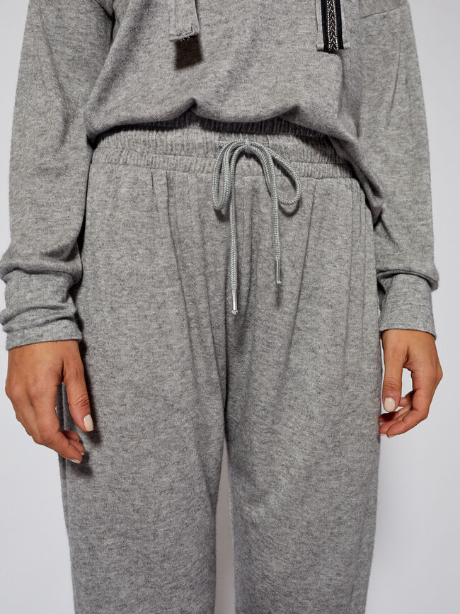 PANTALÓN JOGGER CON STRASS GrisVigoreClaro