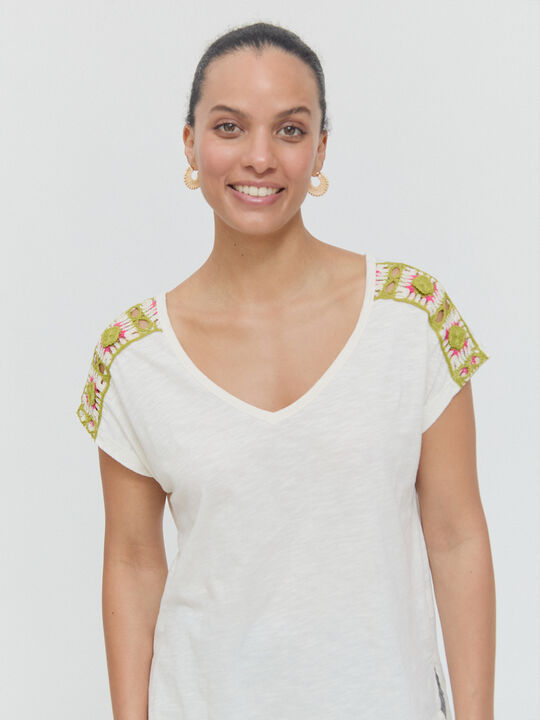 CAMISETA CROCHET HOMBROS Blanco Hueso image number null