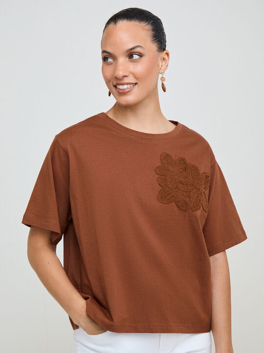 CAMISETA DETALLE FLOR CROCHET Cinnamon image number null