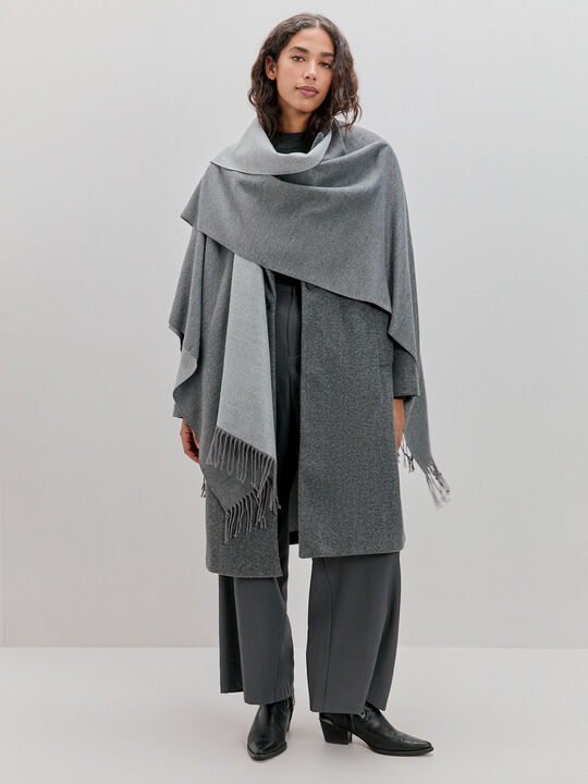 PONCHO BÁSICO LISO Gris image number null