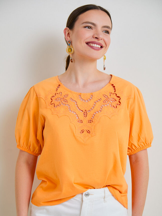 CAMISETA DETALLE ESCOTE Albaricoque