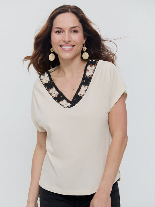 CAMISETA CUELLO CROCHET Crudo image number null