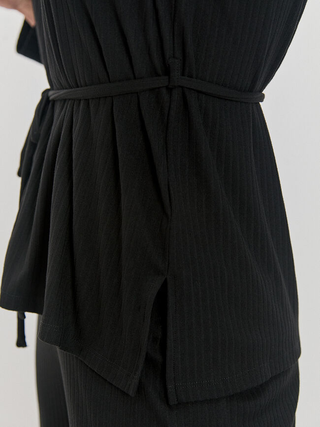 CAMISETA CUELLO PICO Negro