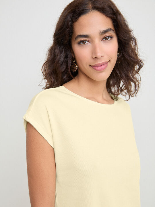 CAMISETA HOMBRO CAIDO Amarillo Pastel image number null