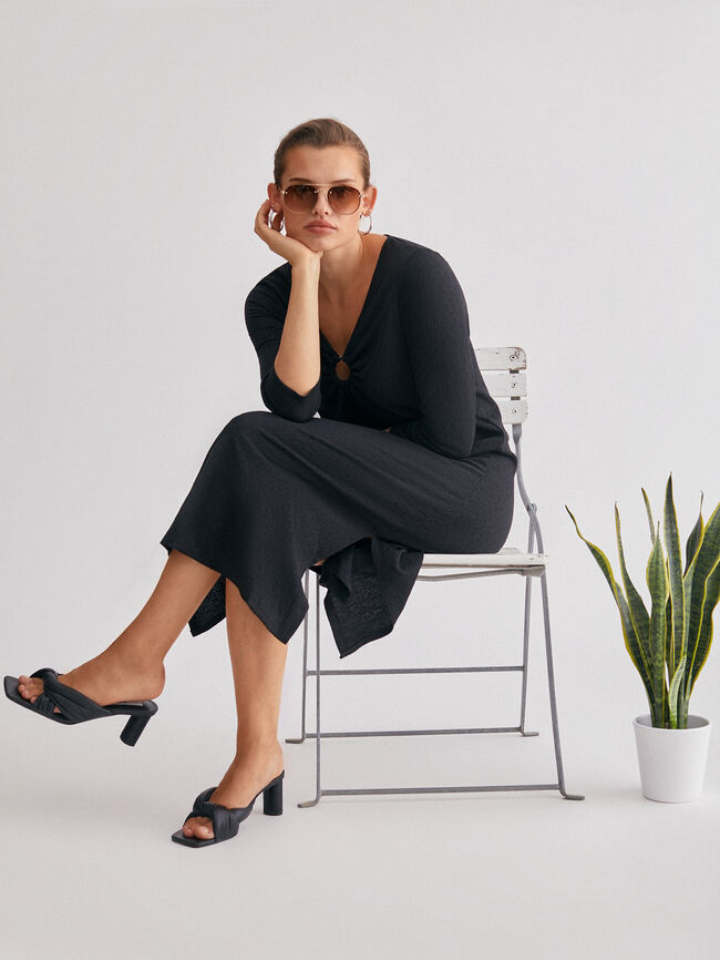 Vestido anilla en escote Negro