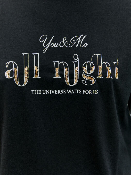 CAMISETA LETRAS LENTEJUELAS Negro image number null