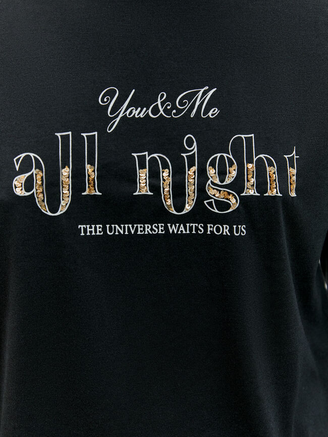 CAMISETA LETRAS LENTEJUELAS Negro