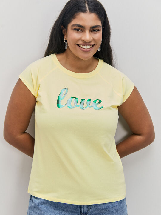 CAMISETA LETTERING GEL Amarillo Pastel image number null