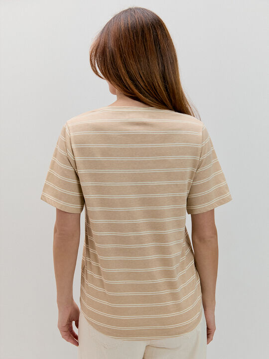 CAMISETA CUELLO PICO Estampado 2 image number null