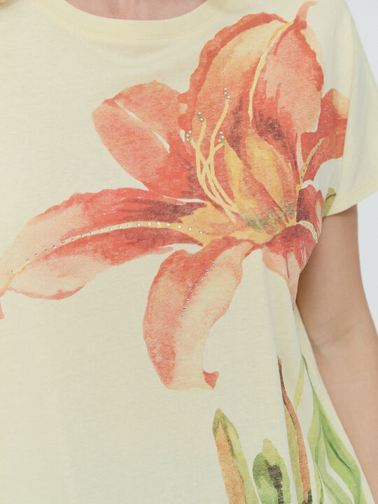 CAMISETA POSICIONAL FLORES Amarillo Pastel image number null