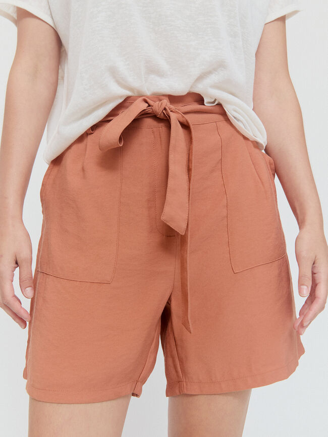 SHORT CON CINTURÓN Marron viejo