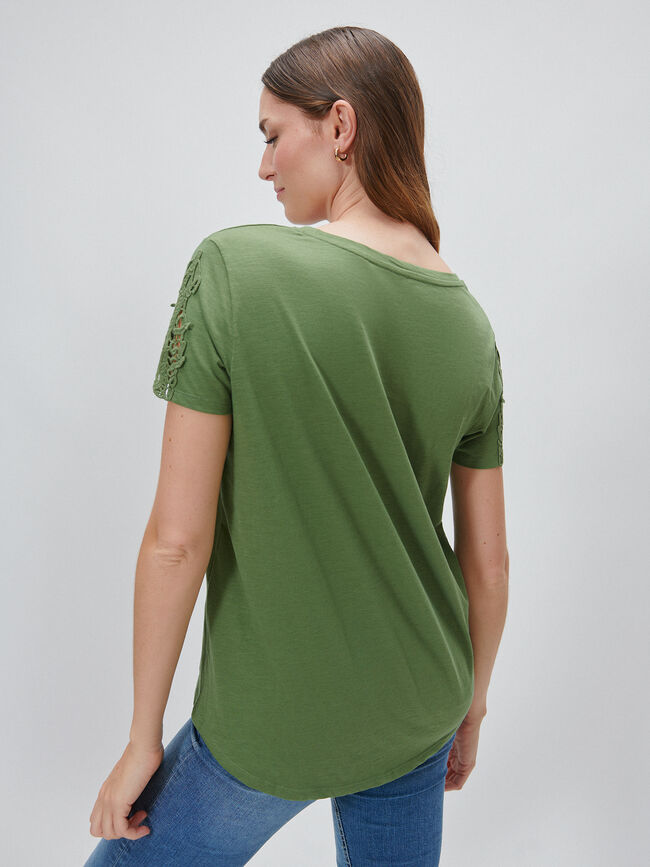 CAMISETA DETALLE CROCHET kaki medio