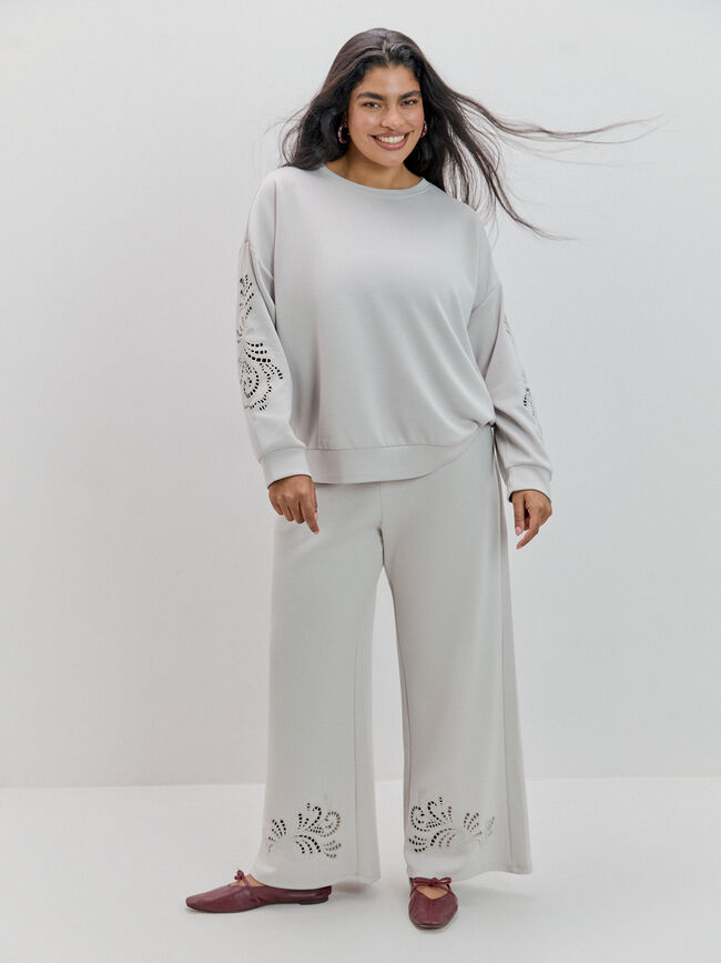 SUDADERA DETALLE TROQUELADO Piedra