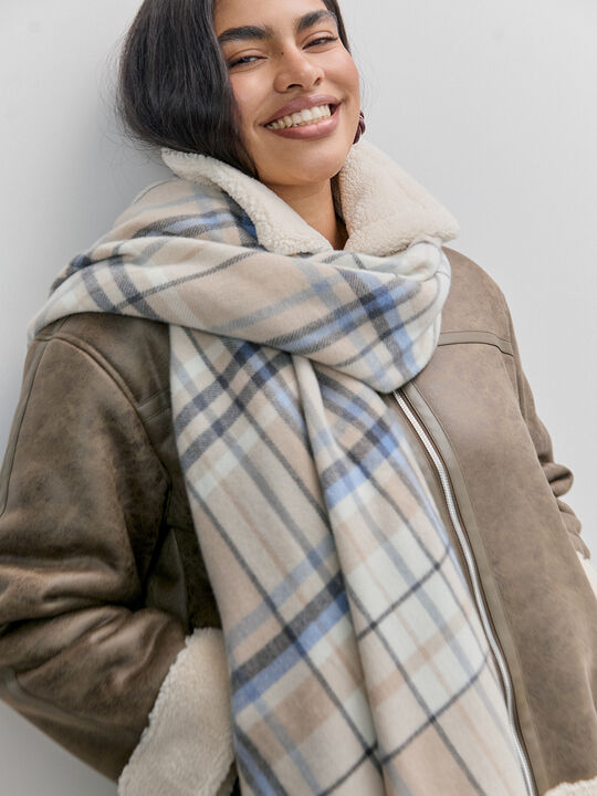 BUFANDA DISE&Ntilde;O CUADROS Crudo image number null