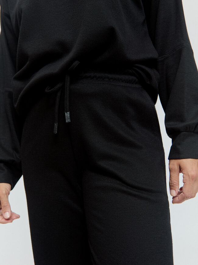 PANTALON BOLSILLOS PARCHE Negro