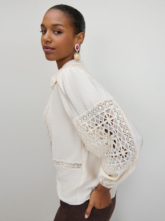 BLUSA ROMANTICA ENTREDOS Beige image number null