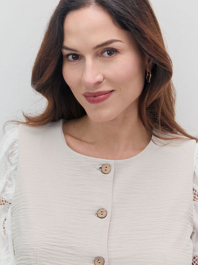 CHALECO BOTONES PEQUE&Ntilde;OS Marfil