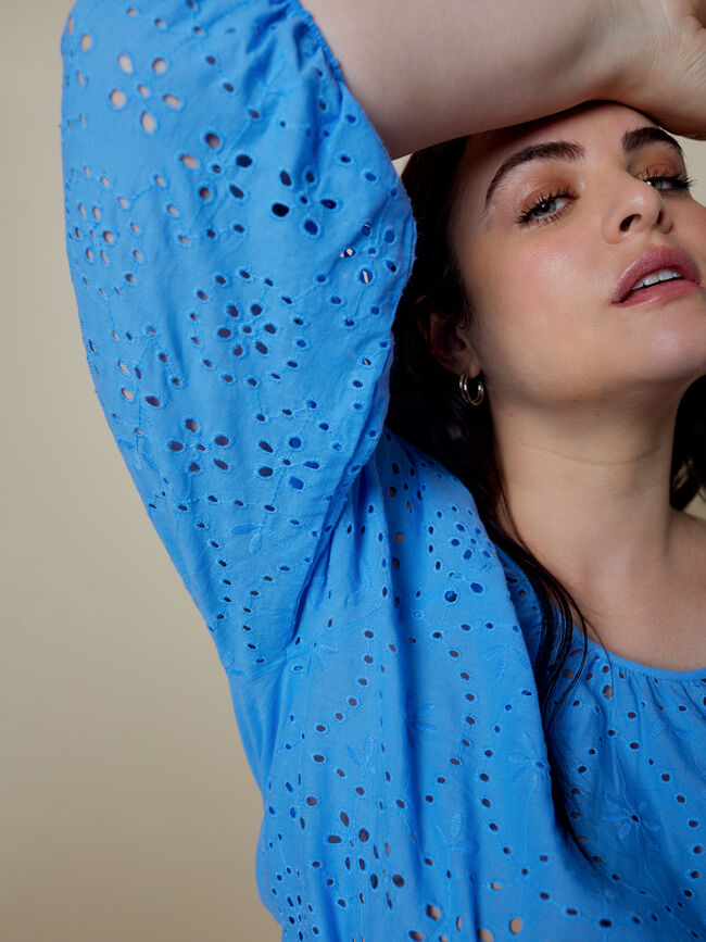 Blusa calados lazo Cobalto_claro