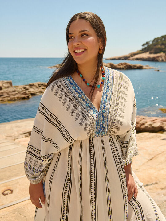 VESTIDO BORDADO PECHO Crudo image number null