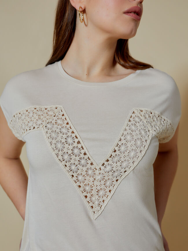 Camiseta detalle bordados 100% algodón Piedra