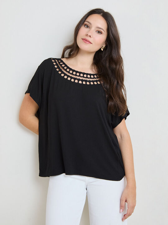 CAMISETA DETALLE CUELLO Negro image number null