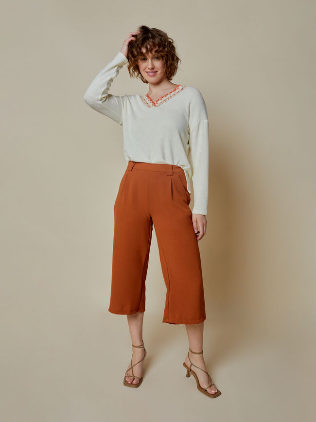 JERSEY DETALLE CUELLO BORDADO Crudo