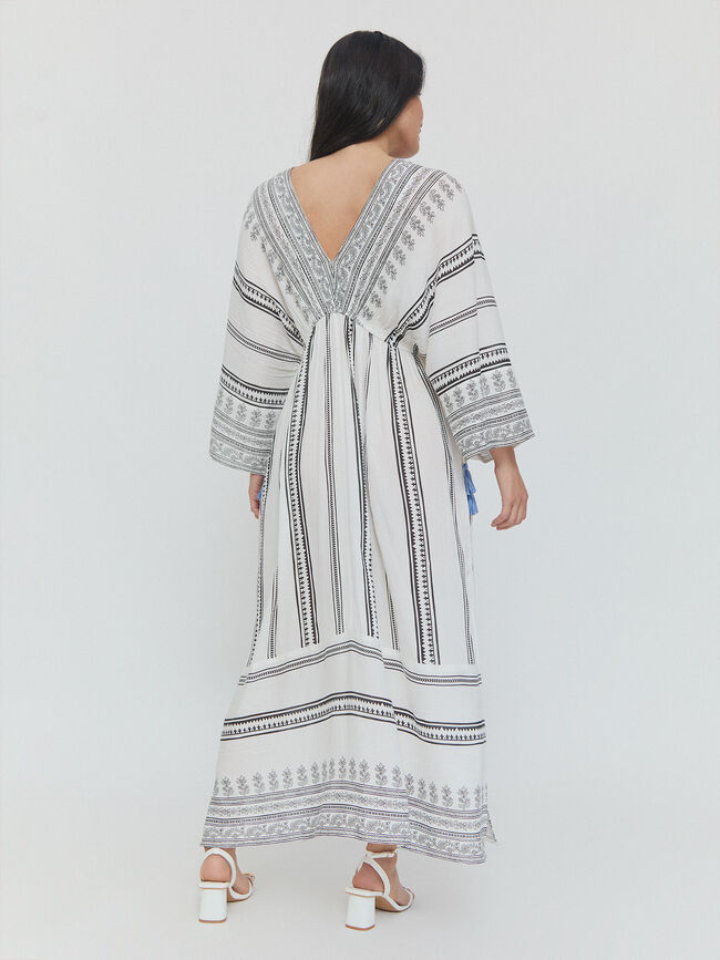 VESTIDO BORDADO PECHO Crudo