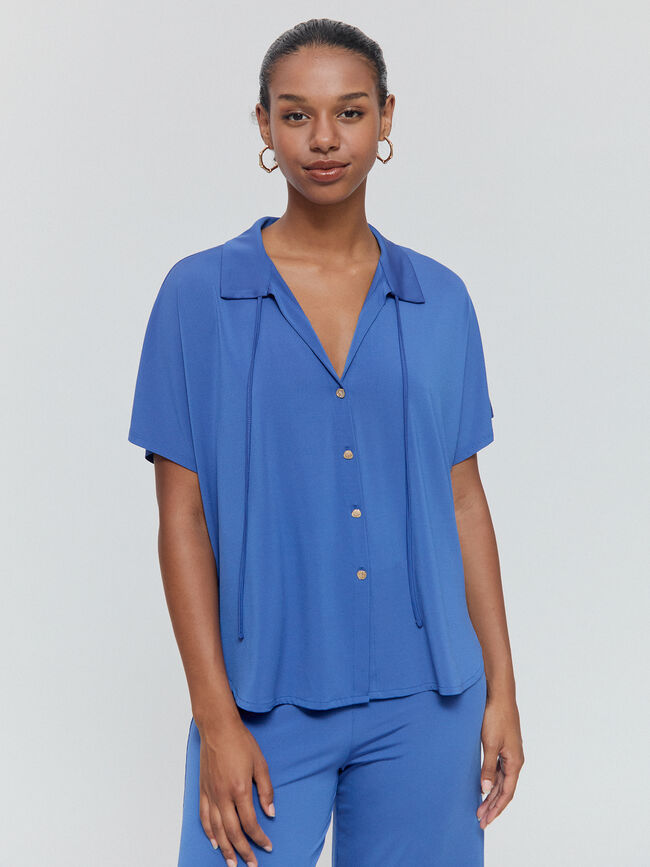 CAMISETA CUELLO AZUL TINTA