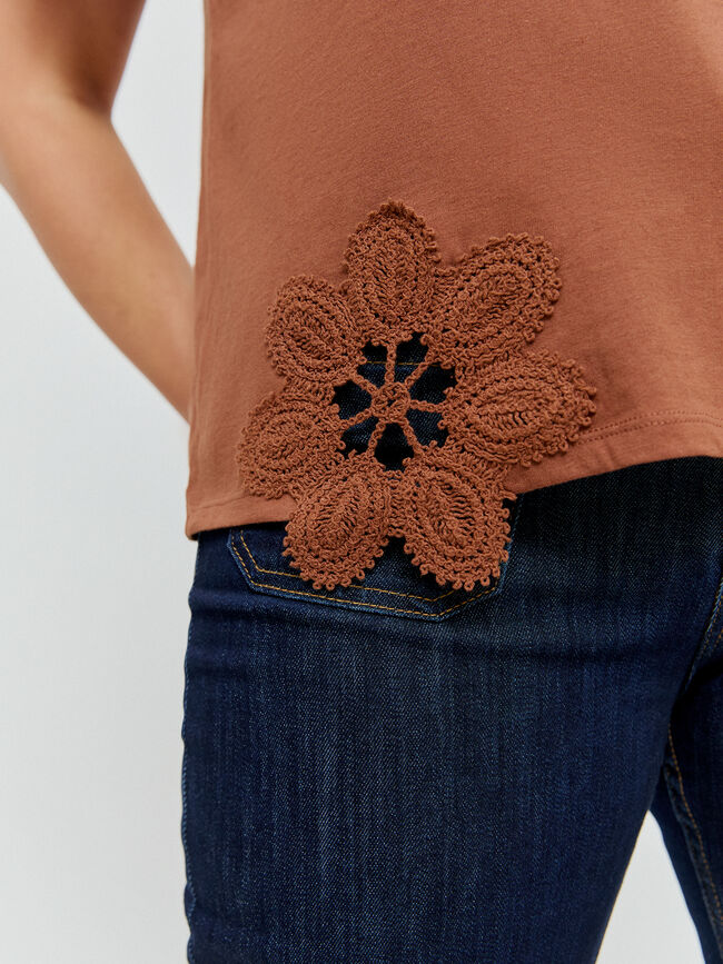 CAMISETA CROCHET FLOR Marron chocolat
