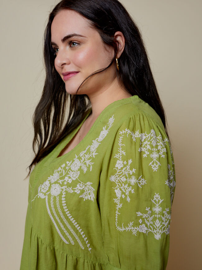 Blusa detalles bordados kaki claro