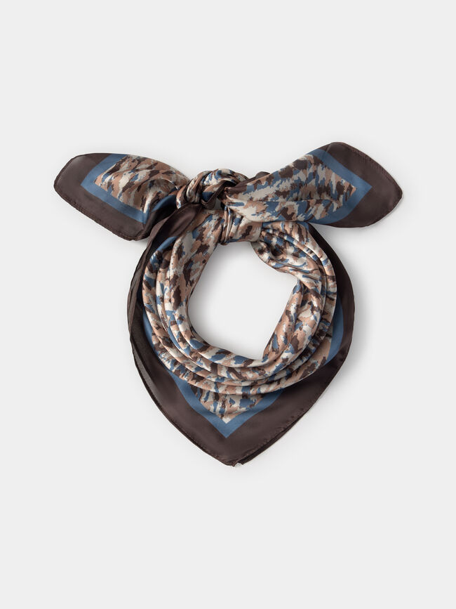 PAÑUELO ESTAMPADO SATINADO Marron Oscuro