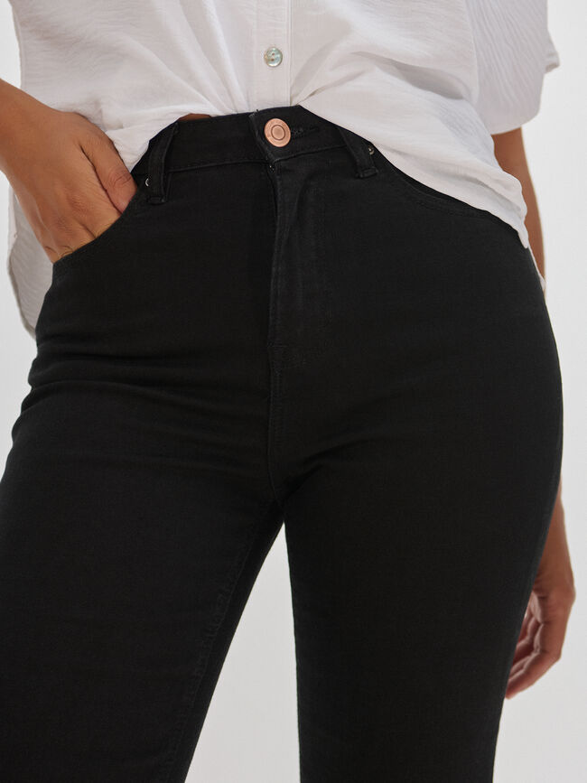 VAQUERO RECTO CAPRI Negro