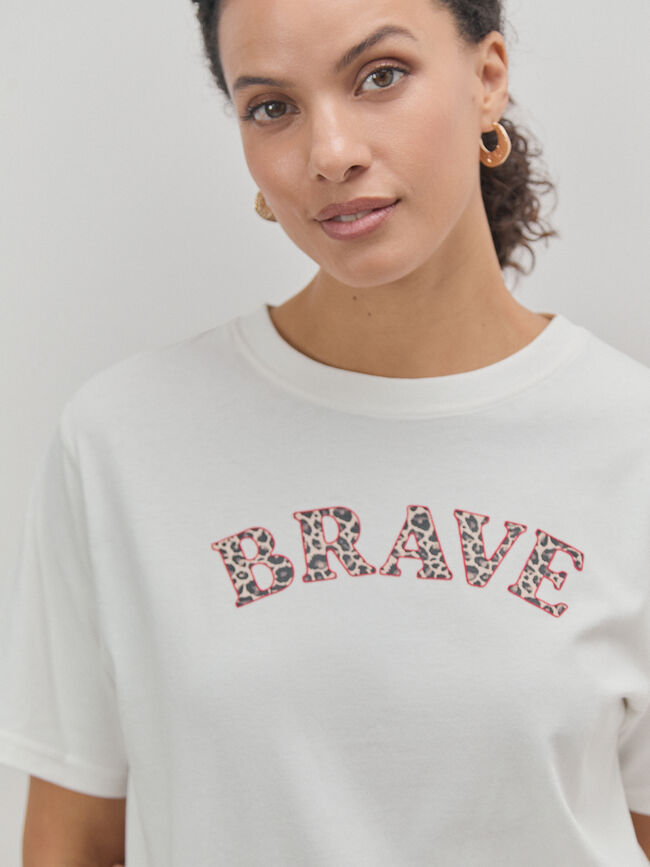 CAMISETA LETRAS LEOPARDO Blanco Hueso