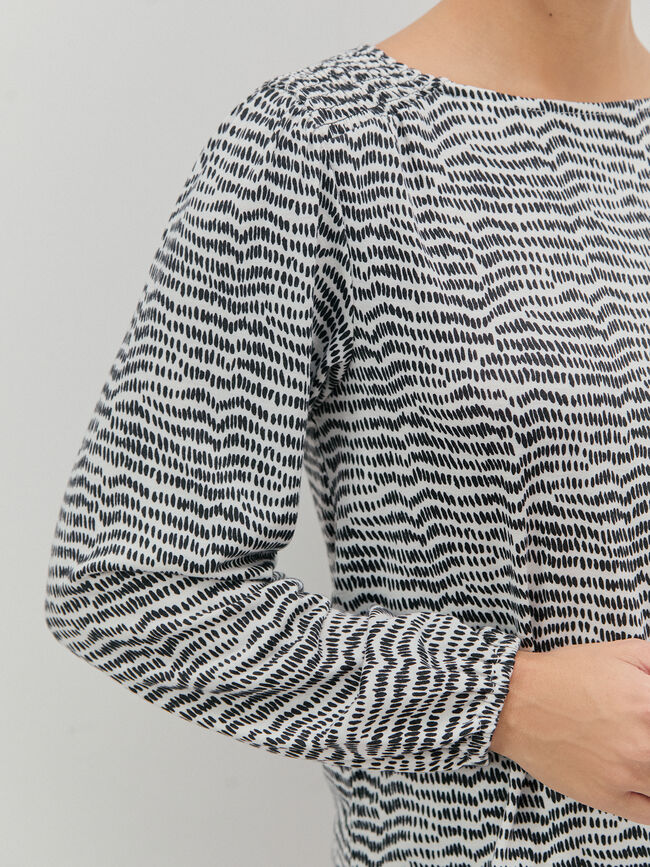 CAMISETA PIEZA HOMBRO Estampado 2