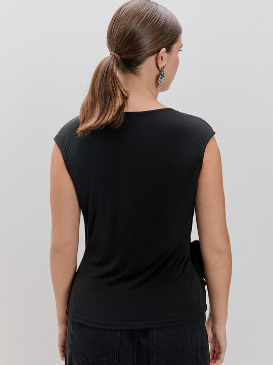 CAMISETA CRUZADA LAZO Negro image number null