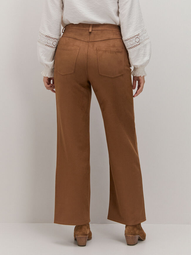 PANTALÓN RECTO Almendra