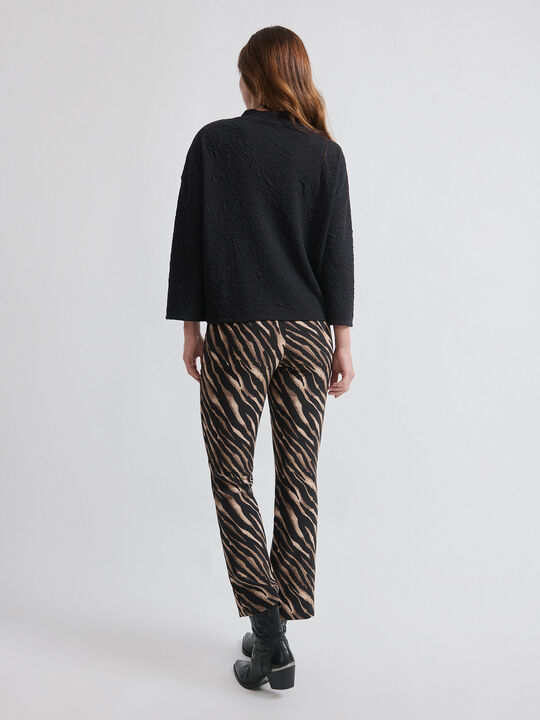 PANTALON RECTO ESTAMPADO Negro image number null