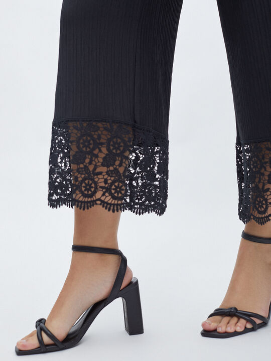 PANTALÓN DETALLE ENCAJE Negro image number null