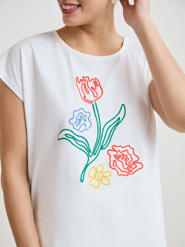 CAMISETA FLOR BORDADA Crudo