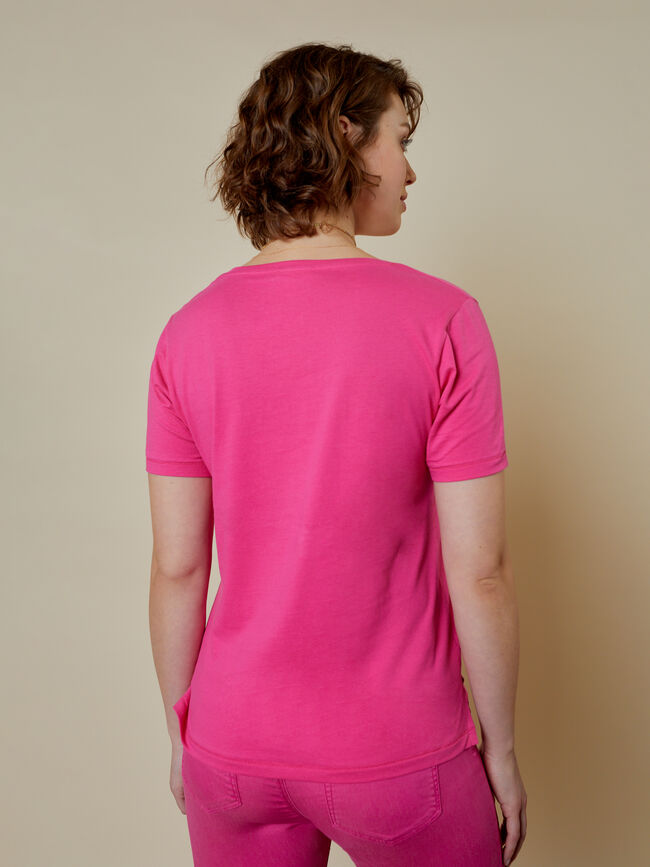 Camiseta cuello pico 100% algodón Fucsia