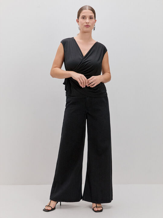 CAMISETA CRUZADA LAZO Negro image number null