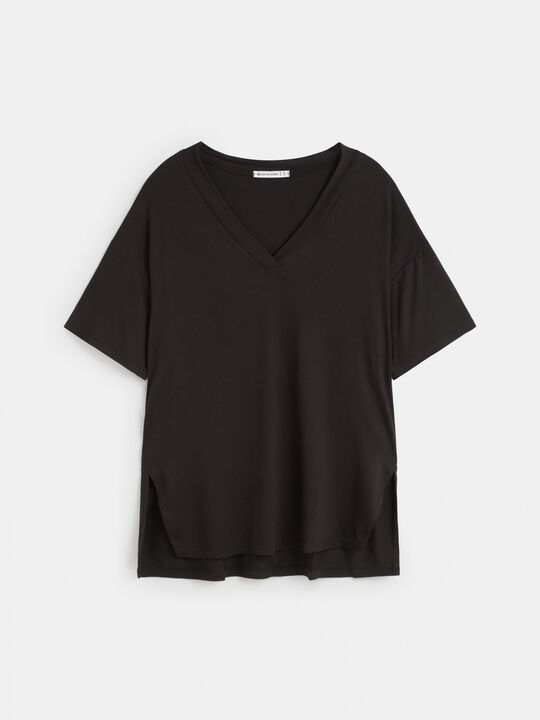 CAMISETA CUELLO PICO Negro image number null